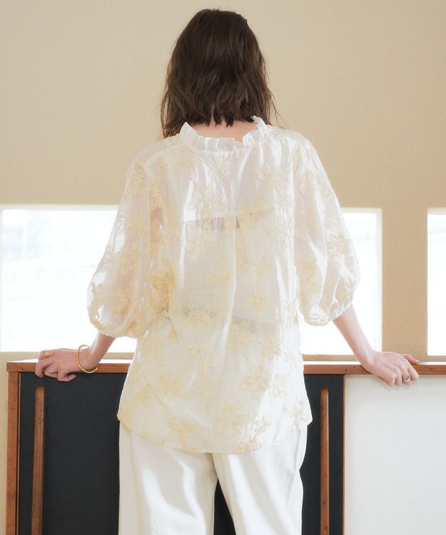 YECCA VECCA フリルVネック刺繍シアーシャツ Ivory