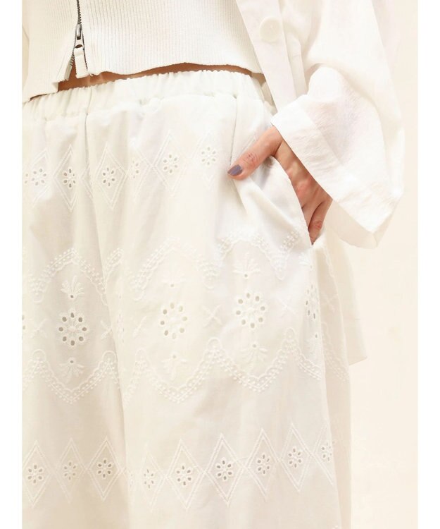 Green Parks ■ＥＳＣＡＲ　ローン刺繍フレアパンツ Off White