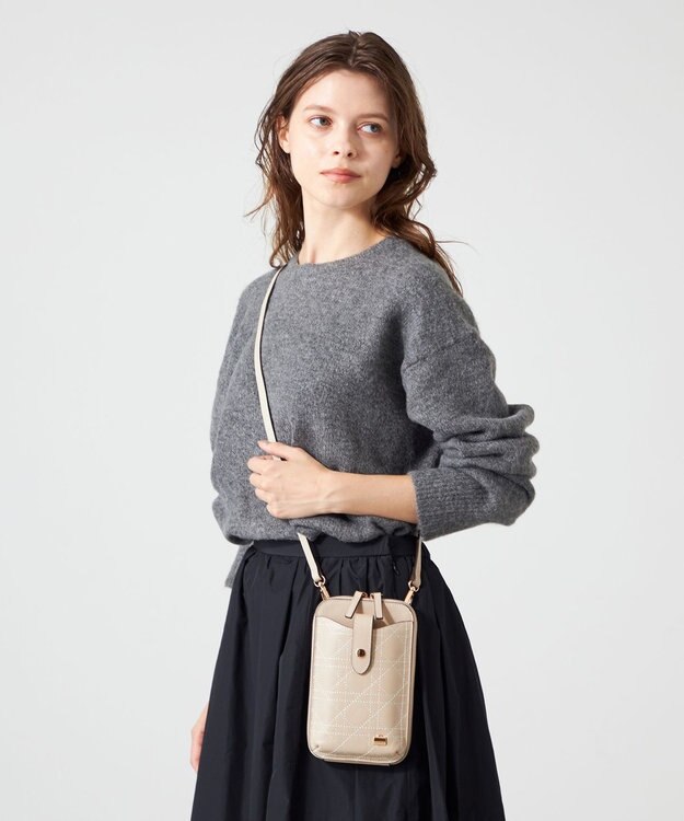 LA BAGAGERIE レザーステッチ　マルチポシェット アイボリー