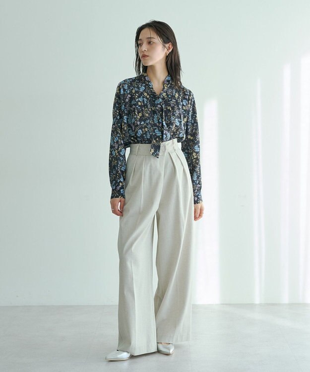 YECCA VECCA ボタニカルフラワー柄ボウタイブラウス Navy