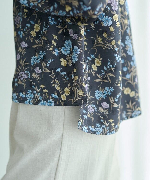 YECCA VECCA ボタニカルフラワー柄ボウタイブラウス Navy