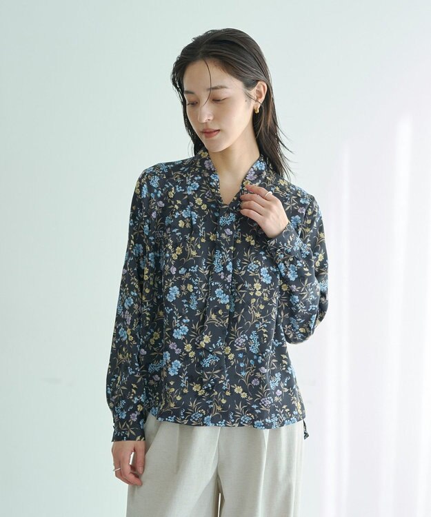 YECCA VECCA ボタニカルフラワー柄ボウタイブラウス Navy