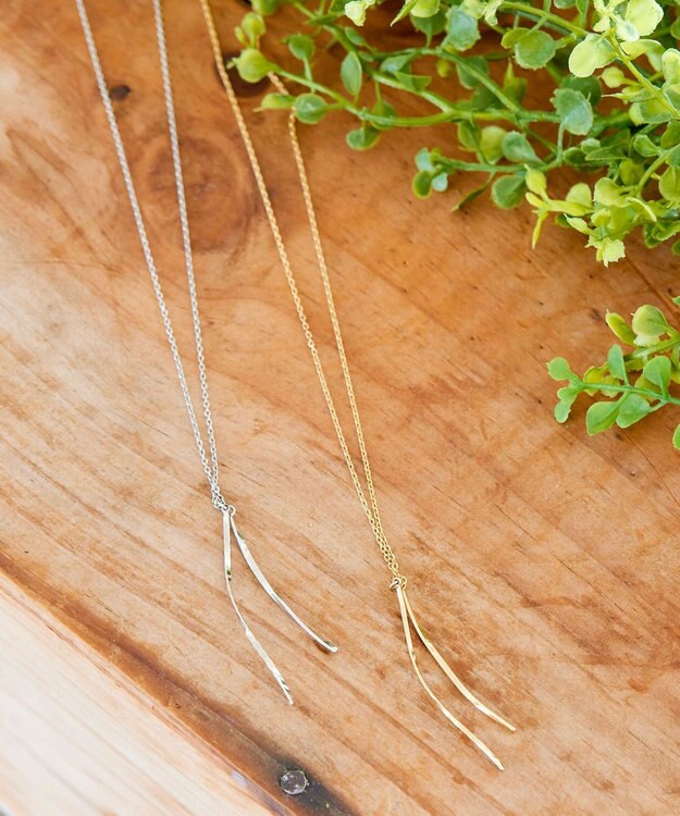 Tiaclasse 【日本製】大人上品なフラットカーブバーネックレス シルバー