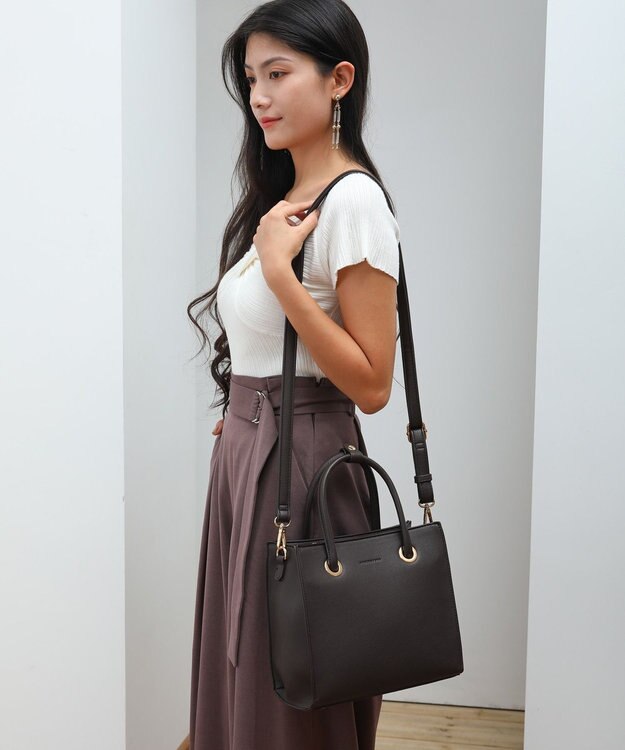 style code  【MERCURYDUO/マーキュリーデュオ】メタルアイレット　両アオリポケット　スクエアハンドバッグ ダークブラウン