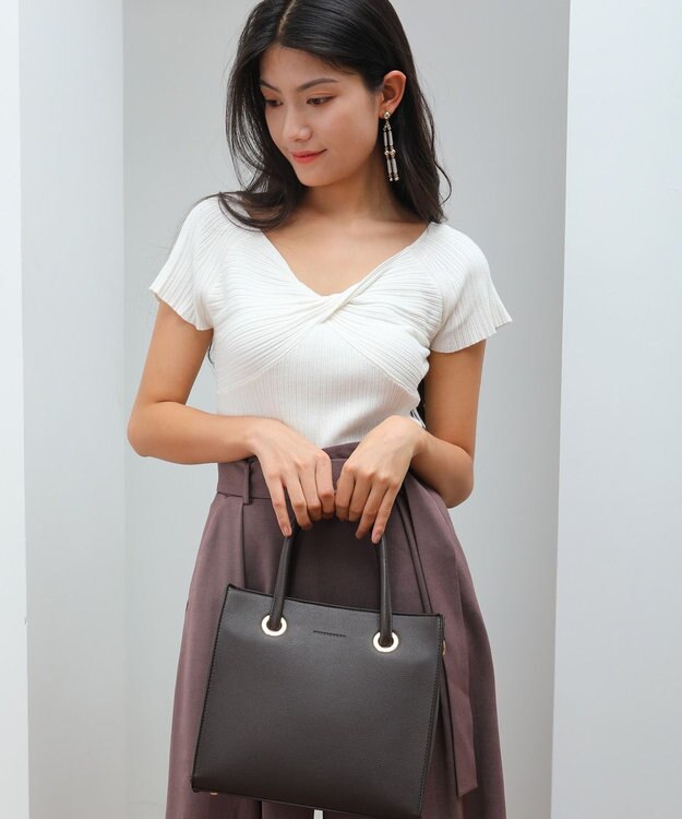 style code  【MERCURYDUO/マーキュリーデュオ】メタルアイレット　両アオリポケット　スクエアハンドバッグ ダークブラウン