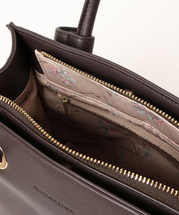 style code  【MERCURYDUO/マーキュリーデュオ】メタルアイレット　両アオリポケット　スクエアハンドバッグ ダークブラウン