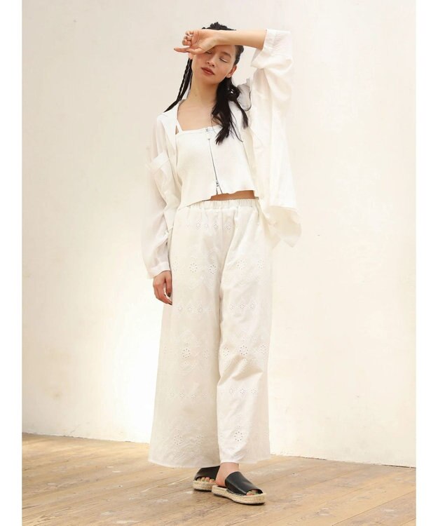 Green Parks ■ＥＳＣＡＲ　ローン刺繍フレアパンツ Off White