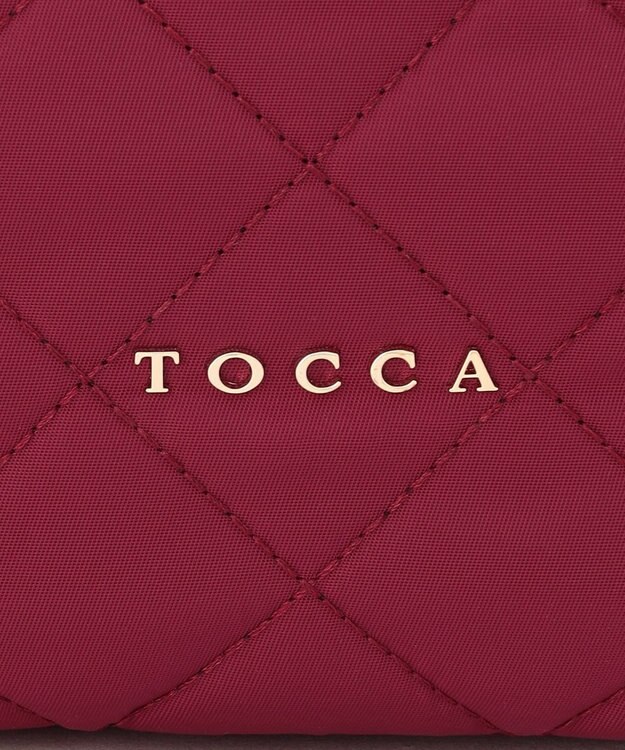 TOCCA TRACE PAVE FASTENER TOTE ナイロンキルトバッグ レッド系