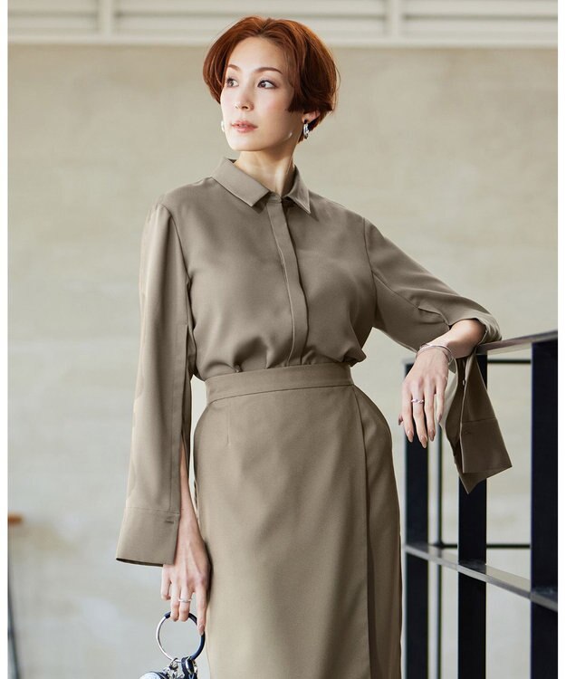 ICB L 【接触冷感・UVケア・速乾・洗える】FluidBackSatin スリットスリーブシャツ オリーブ系