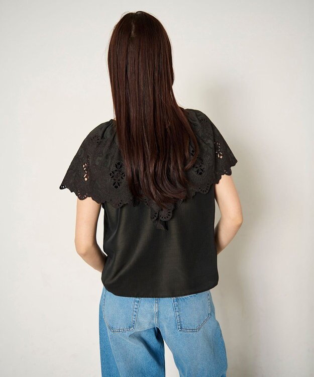 GRACE CONTINENTAL 刺繍ラッフルカラーノースリーブ トップ ブラック