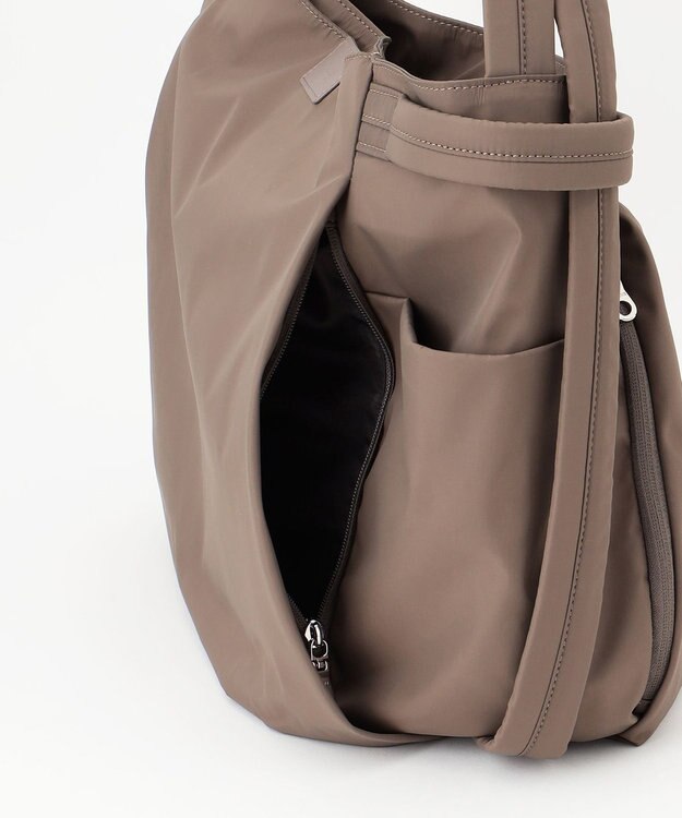 Y'SACCS 【ナイロンタフタ】トラベルショルダーリュック ベージュ系その他