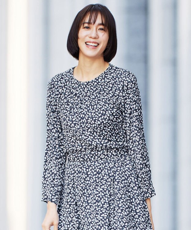 カタログ掲載・セットアップ対応・洗える】ジオメトリックフラワー