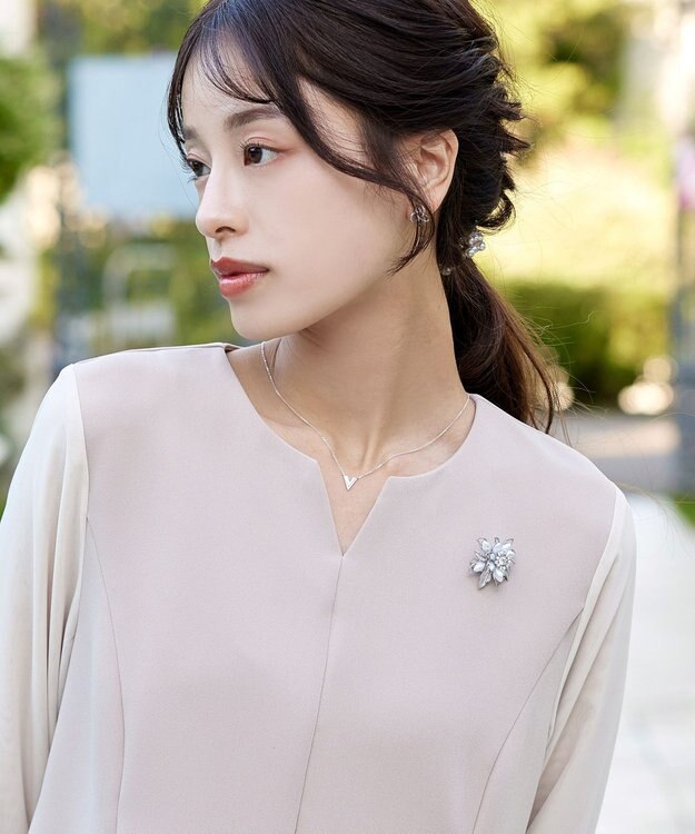 Tiaclasse フラワーコサージュブローチ シルバー