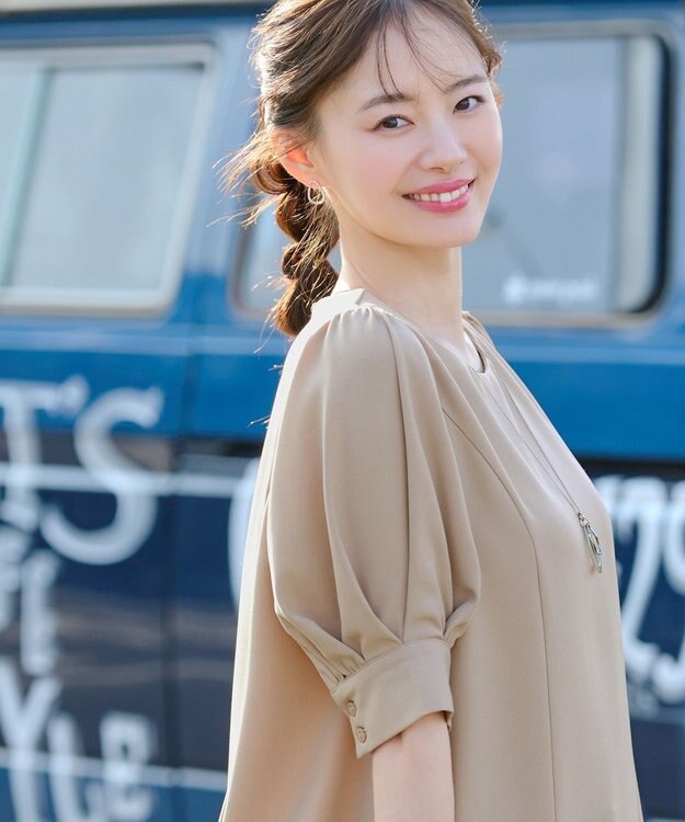 Tiaclasse 【小倉優子さん着用】【洗える】 パフスリーブチュニックブラウス ベージュ