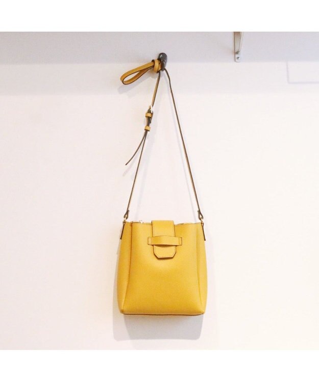 UNBILLION 【テレビ ドラマ着用アイテム】カシュカシュ cachecache / 3つ口縦型ショルダーバッグ マスタード