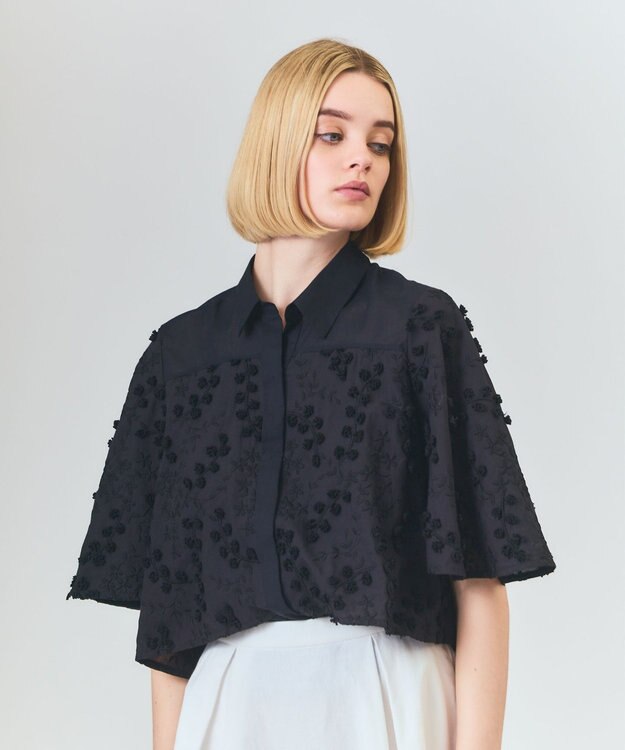 GRACE CONTINENTAL フラワーembケープブラウス ブラック
