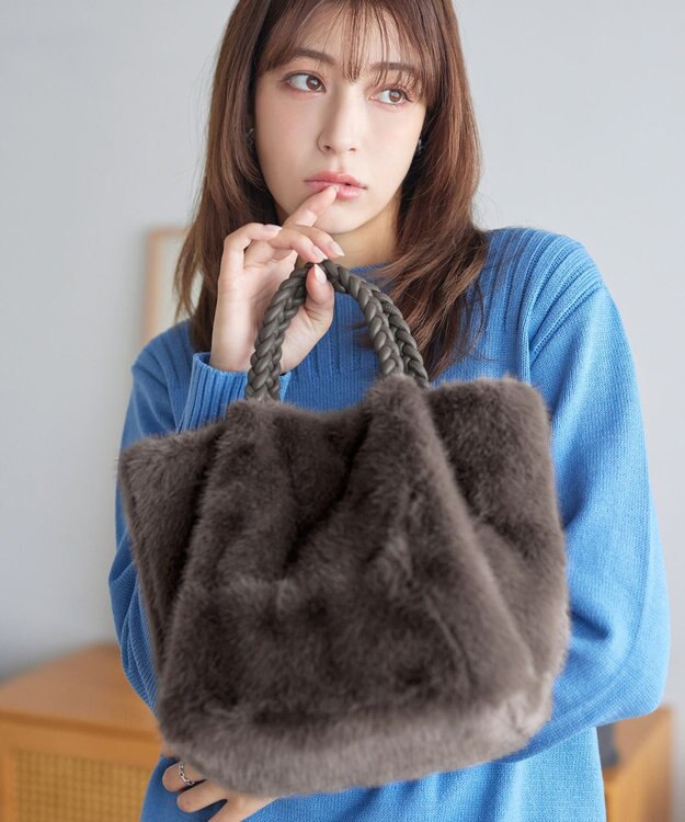 Tiaclasse 三つ編みハンドルファーバッグ ブラウン