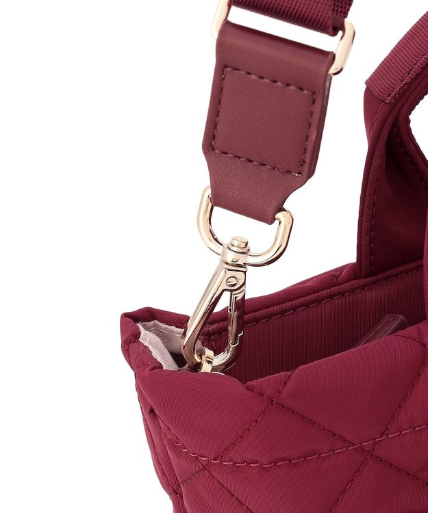 TOCCA TRACE PAVE FASTENER TOTE ナイロンキルトバッグ レッド系
