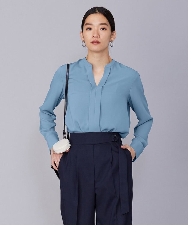 ICB 【洗える・UVケア】BackSatinAmunzen キーネックブラウス ライトブルーグレー系