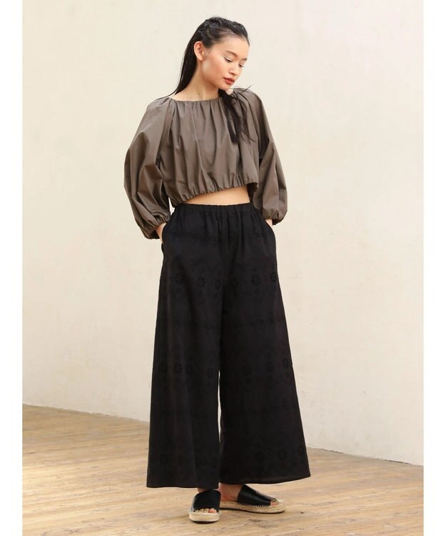 Green Parks ■ＥＳＣＡＲ　ローン刺繍フレアパンツ Black