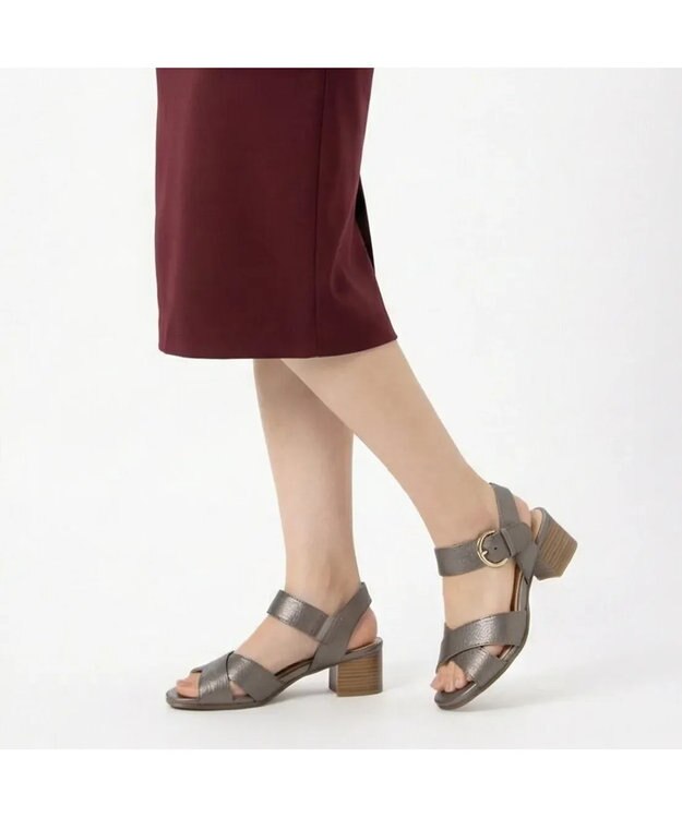 ing <ing>【WEB限定】ストラップクロスサンダル ブロンズ