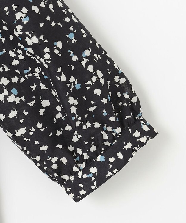 J.PRESS LADIES 【洗える】スパンローンフラワープリント クルーネック ブラウス ネイビーベース系