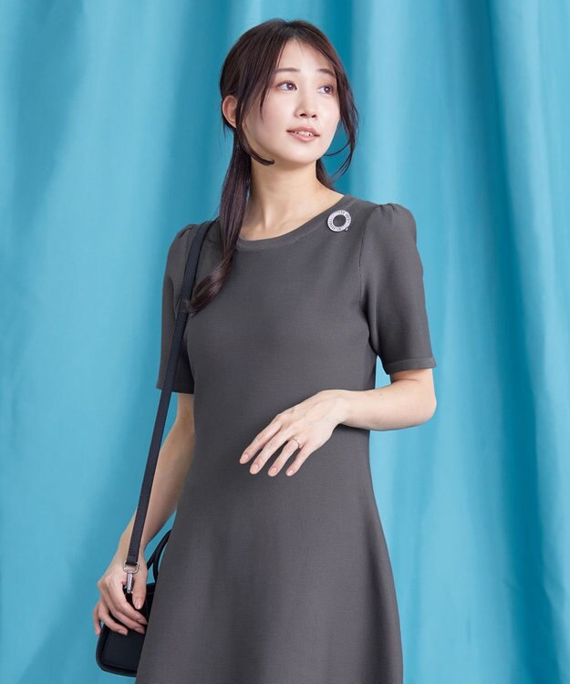 Tiaclasse 【洗える】クルーネック半袖ニットフレアワンピース チャコールグレー