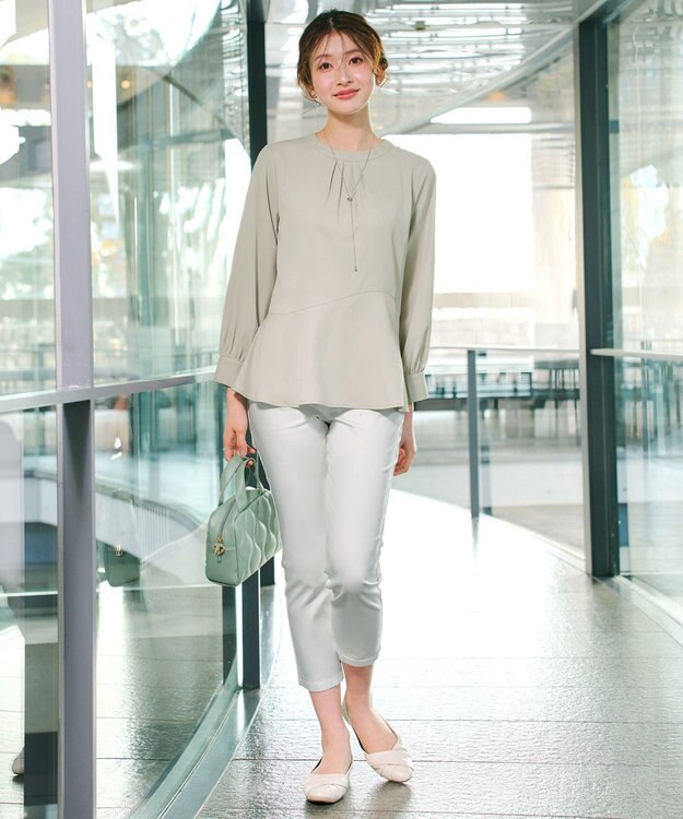 Tiaclasse L アンクルテーパードパンツ オフホワイト