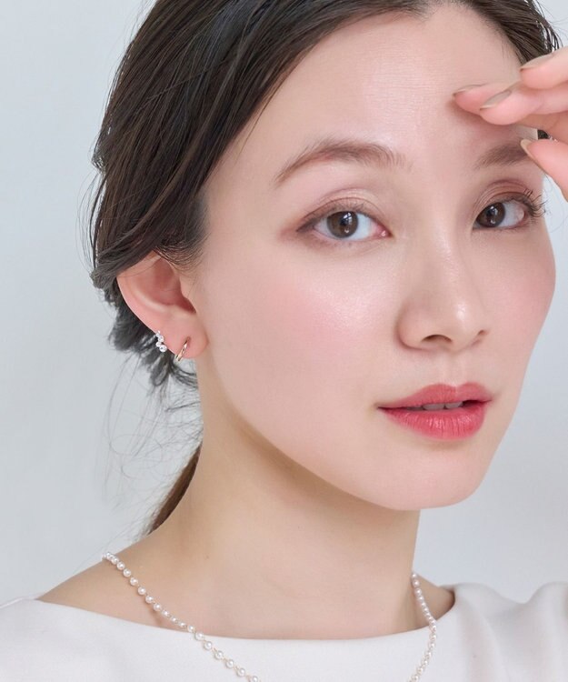 Phoebe 【痛くないシリーズ】ミルキーウェイビジューフロートライトフィットイヤリング　シャンパンゴールド シャンパンゴールド