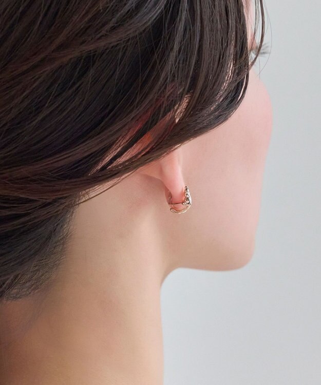 Phoebe 【痛くないシリーズ】ミルキーウェイビジューフロートライトフィットイヤリング　シャンパンゴールド シャンパンゴールド