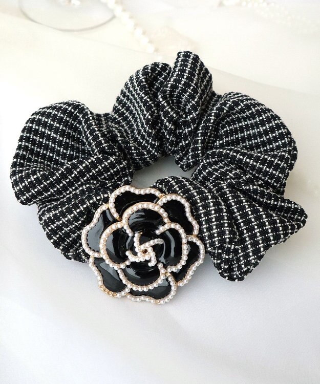 Tiaclasse フラワーパーツ付きシュシュ ブラック