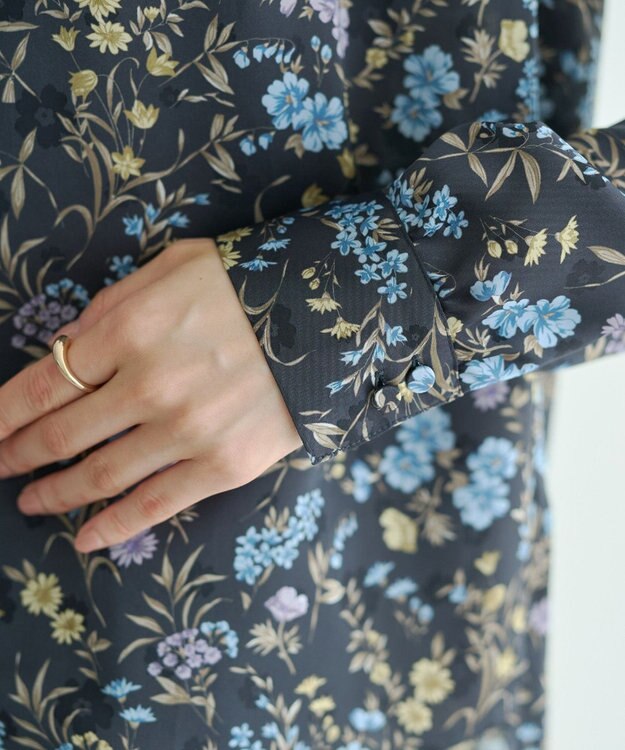 YECCA VECCA ボタニカルフラワー柄ボウタイブラウス Navy