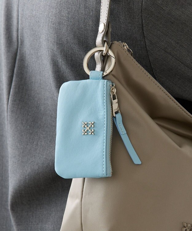 russet カラビナ付き ソフトレザーマルチケース(Z-211) Sax