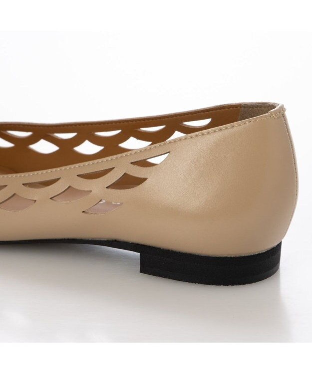 MODE ET JACOMO <carino>レーザーカットフラットパンプス ベージュ
