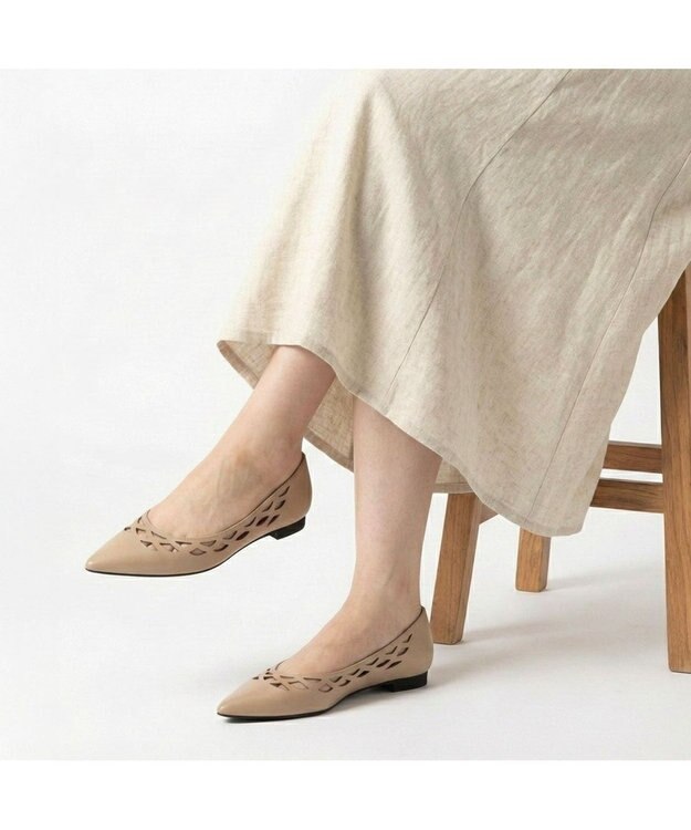 MODE ET JACOMO <carino>レーザーカットフラットパンプス ベージュ