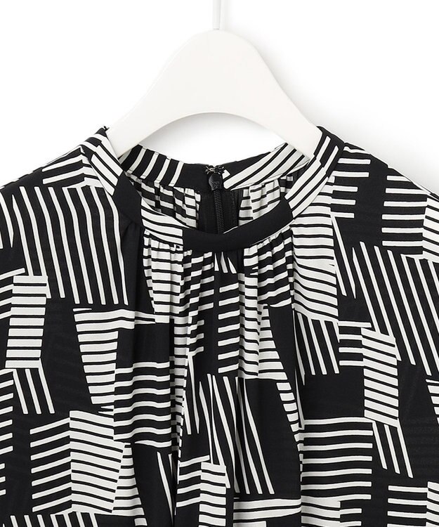 ICB 【WEB限定カラーあり】 Back Satin Amunzen ノースリーブブラウス ブラック系柄