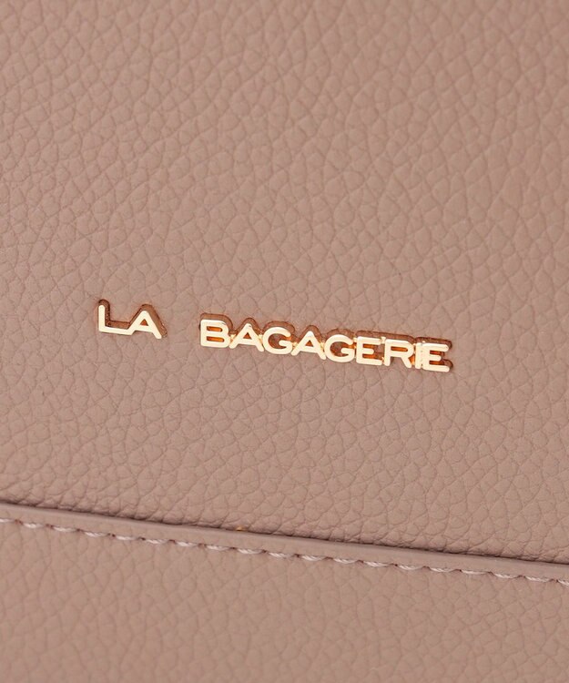 LA BAGAGERIE フロント金具デイリーリュック グレージュ