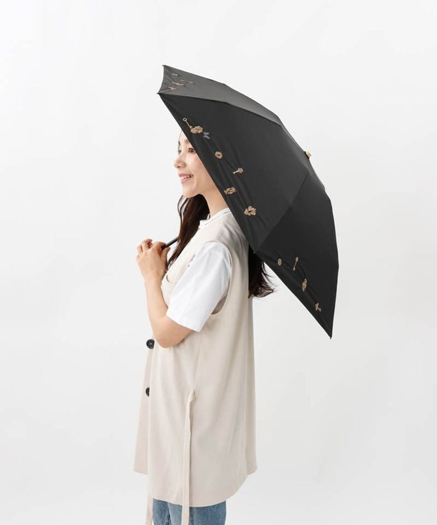 AURORA 【 Beaurance （ビューランス）】サマーシールド　鍵穴ボーラー刺しゅう晴雨兼用パラソル（折りたたみ） ブラック