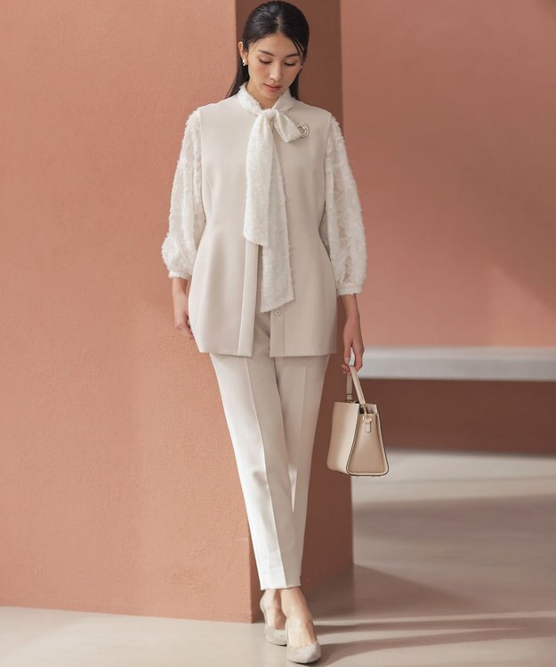 組曲 L 【KUMIKYOKU NAVY】コンフォータブルドレープ フリルテーパードパンツ サンドベージュ系