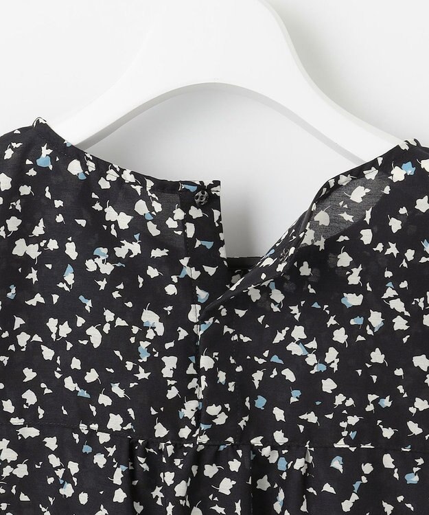 J.PRESS LADIES 【洗える】スパンローンフラワープリント クルーネック ブラウス ネイビーベース系