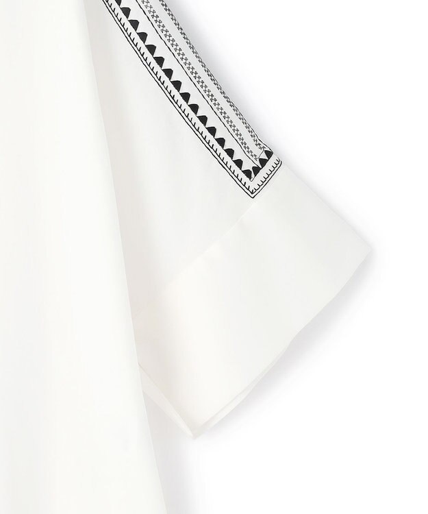 BEIGE， AXI / 刺繍ステッチ ドルマンロングドレス Ecru