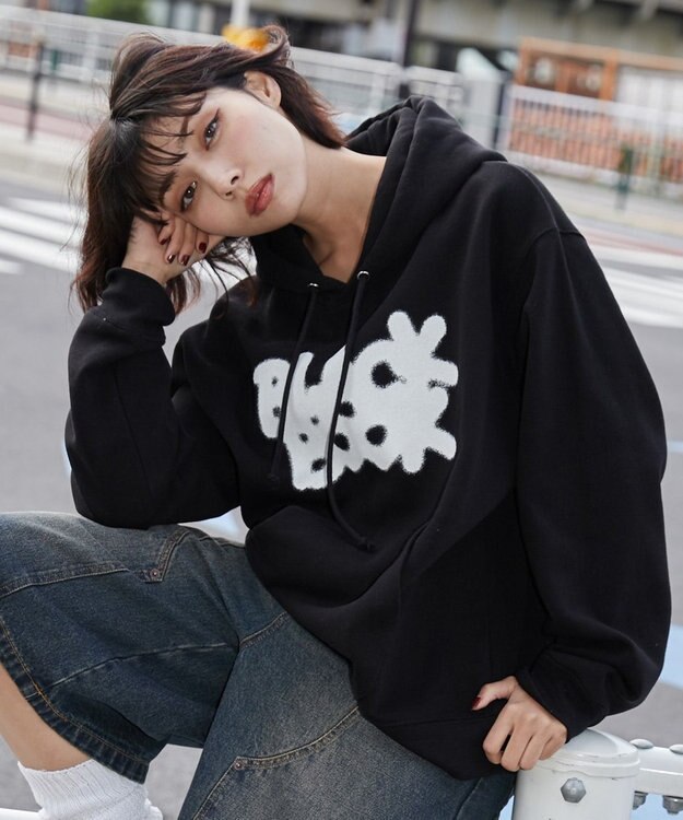 WEGO 【ユニセックス着用ITEM/裏起毛/SMLサイズ展開】リラックスフィットスプレーグラフィックパーカー ブラック