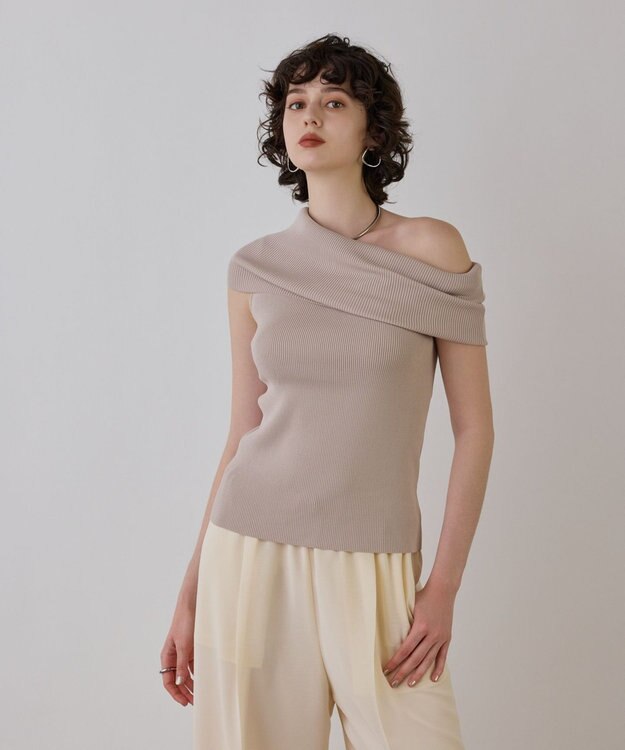 GRACE CONTINENTAL オフショルリブニットトップ ベージュ