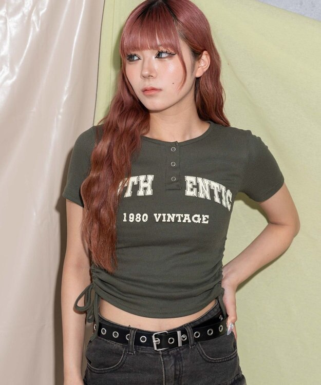 WEGO サイドギャザーヘンリーネックロゴT カーキ