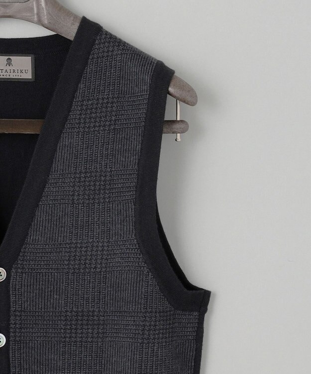 GOTAIRIKU 体温調整に【洗える/チクチクしにくい/ピリングしにくい】イタリア糸 ハイゲージ ベスト_WOOL100% ブラック×グレー細チェック