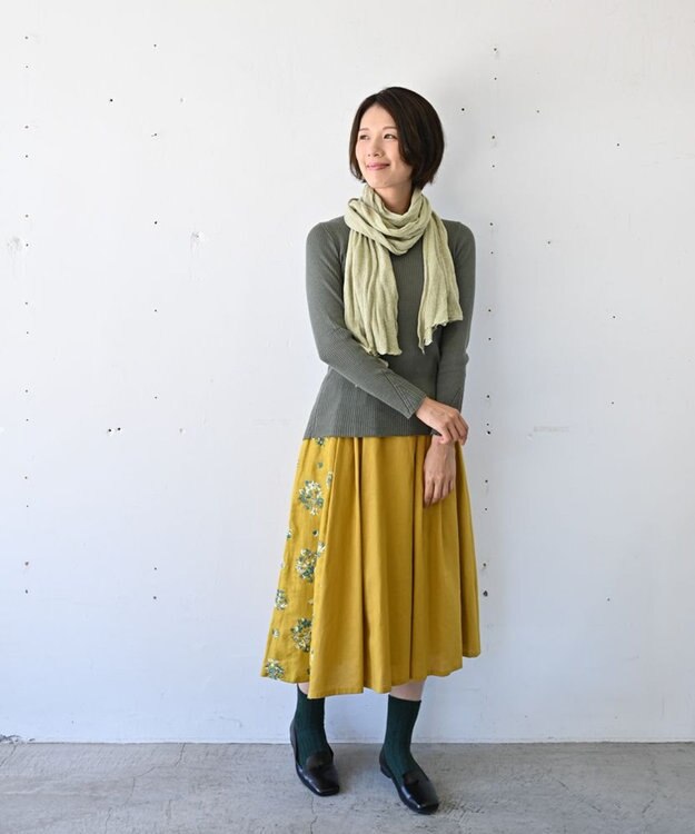 AND WOOL 〈上質な素材と手仕事から生まれた優しいニット〉シルクリネンのストール グリーン