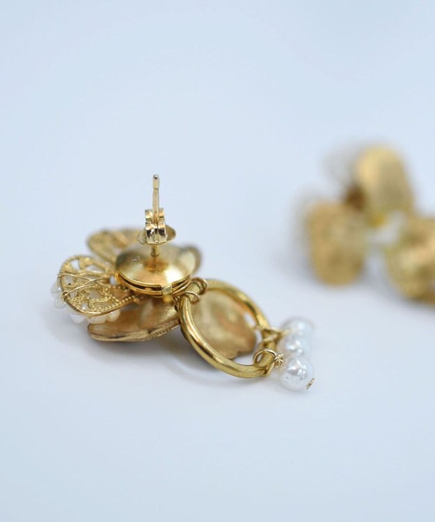 monshiro 【パール】ビオラ ピアス（ホワイト） ホワイト×ゴールド