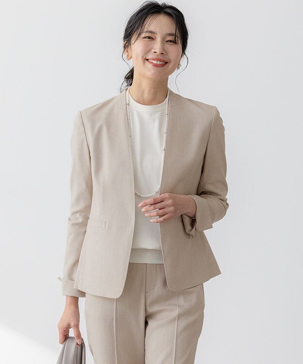23区 【セットアップ対応/防シワ性/洗える】アイアスマットストレッチ ノーカラー ジャケット ベージュ系