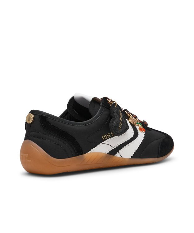 STEVE MADDEN BASSETT チャーム付きローカットスニーカー ブラックホワイト