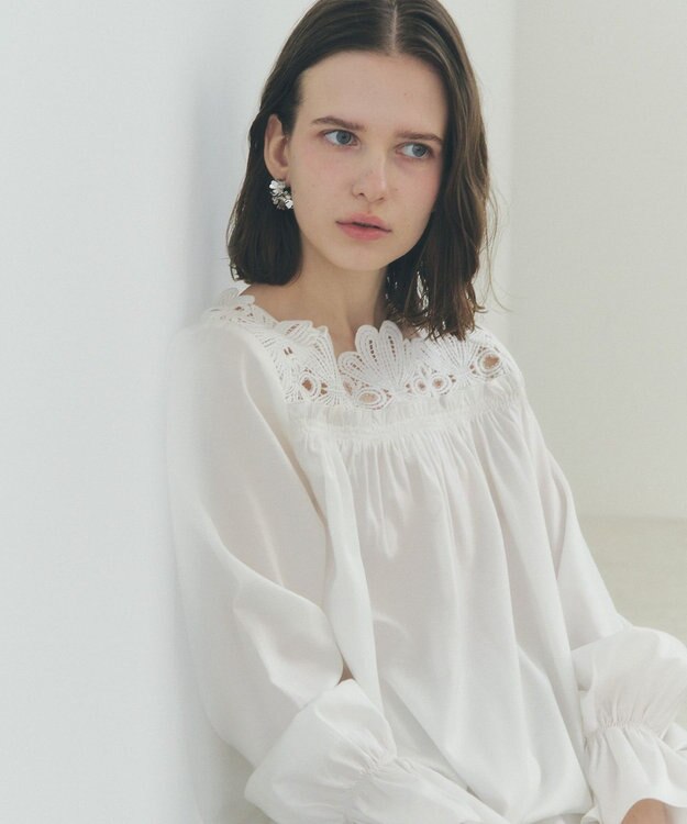 YECCA VECCA メタルフラワーピアス Silver